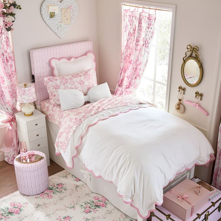 LoveShackFancy No Nails Floral Heart Pinboard (24