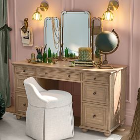 <i>Wicked</i> Trifold Vanity Mirror (37&quot;x26&quot;)