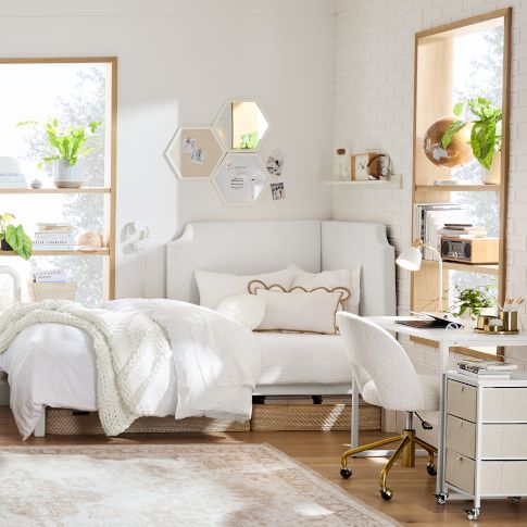 Beachy Neutrals Dorm Room
