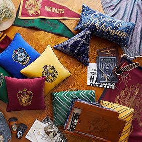 HARRY POTTER™ HUFFLEPUFF™ Pennant
