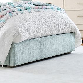 Kendra Scott Shelter Upholstered Classic Bed