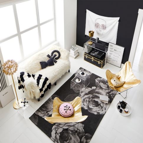 The Emily &amp; Meritt Lounge