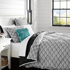 Quincy Scallop Super Pouf Comforter, Black