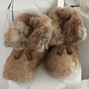 XL Wolf Ankle Tassel Faux-Fur Booties