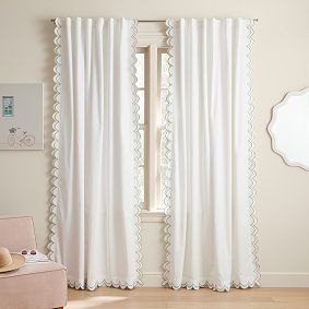 Scallop Trimmed Light-Filtering Curtain