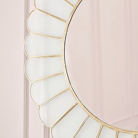 Daisy Wall Mirror (32")