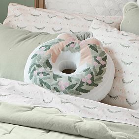 Sweet Wreath Pillow