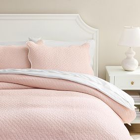 Sweet Scallop Coverlet