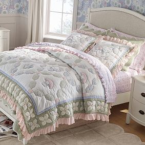 Hello Kitty&reg; & Friends Diamond Quilt