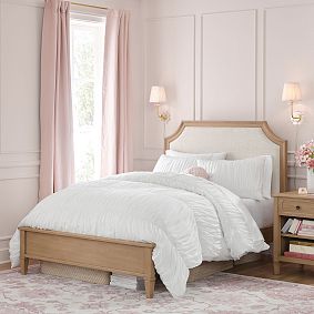 Auburn Wood &amp; Upholstered Classic Bed