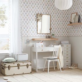 Scallop Trimmed Light-Filtering Curtain