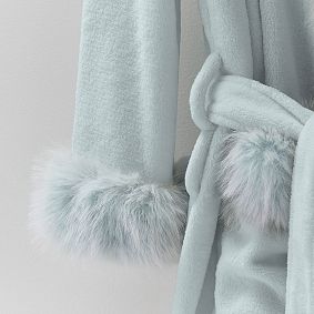 Feathery Faux Fur Collar Robe