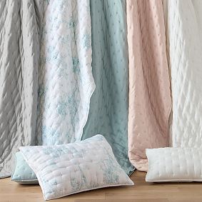 Amelia In Paris Toile Quilt