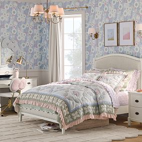 Hello Kitty&reg; Sunflower Wallpaper