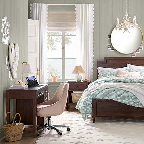 Avery Sculpted Floral Chandelier (20")