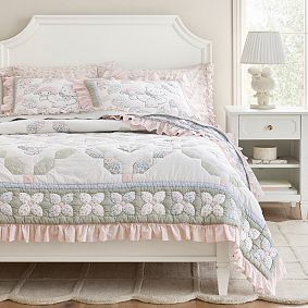 Hello Kitty&reg; & Friends Diamond Quilt