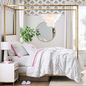 Roller Rabbit Rosebud Wallpaper