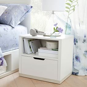 Rhys Nightstand (22")