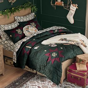 Harry Potter™ Wreath Round Pillow