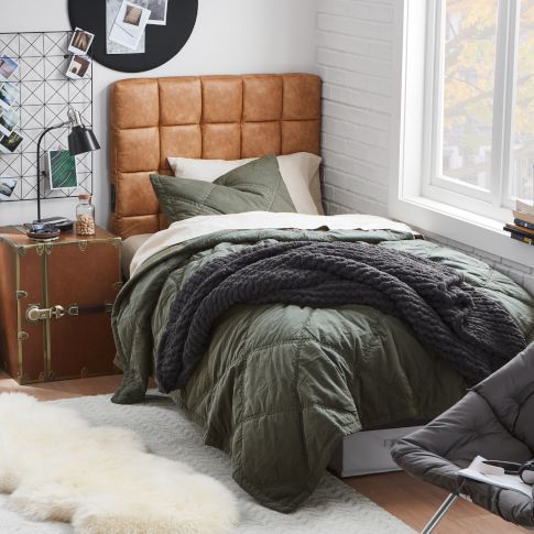 Warm &amp; Earthy Dorm Room