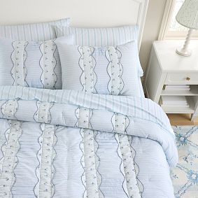 Hill House Home Clematis Scallop Floral Quilt