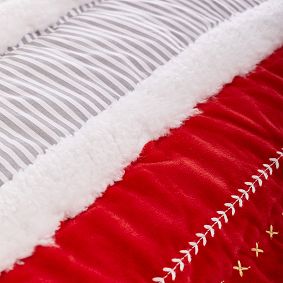 Dr. Seuss's The Grinch™ Tufted Quilt