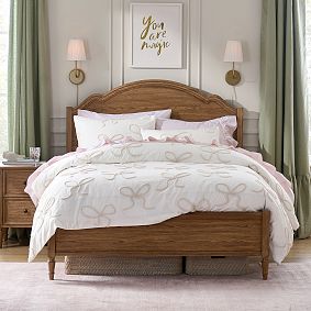 Evelyn Classic Bed