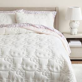 Hello Kitty&reg; Reversible Jersey Quilt
