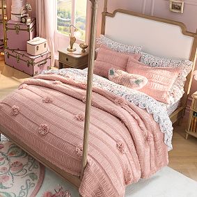 <i>Wicked</i> Glinda Floral Quilt