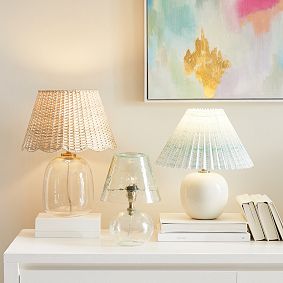 Emery Scallop Woven Shade Table Lamp (17")