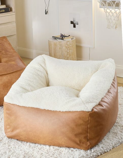 Lounge &amp; Accent Chairs