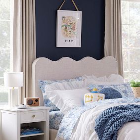 Scalloped Table Lamp (18")