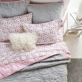 Hello Kitty&reg; Reversible Jersey Quilt