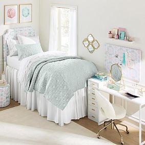 Kendra Scott No Nails Printed Pinboard (24"x36")