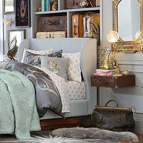 FANTASTIC BEASTS™ Newt Scamander™ Suitcase Shelf