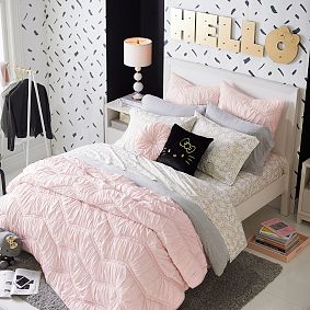 Hello Kitty® Metallic Sheet Set