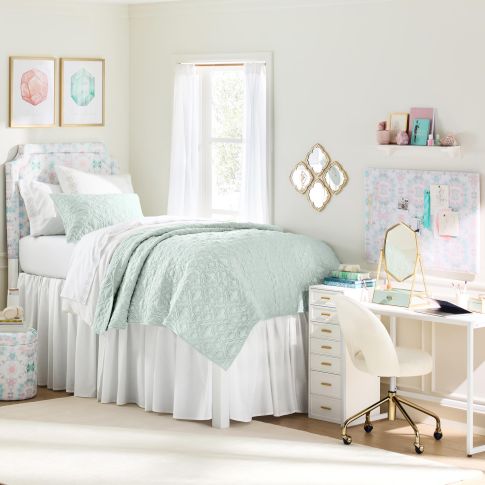 Kendra Scott Gemstones Dorm Room