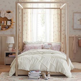 Hello Kitty® Heritage Floral Curtain