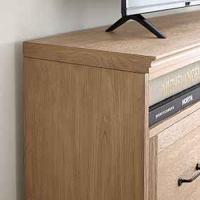 Hampton Media Storage (60")