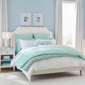 Auburn Tufted Upholstered Classic Bed