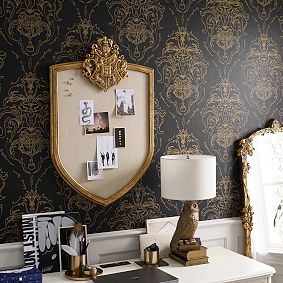 Harry Potter™ Hogwarts™ Crest Pinboard (24"x37")