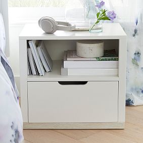 Rhys Nightstand (22")
