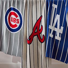<em>MLB</em><sup>&trade;</sup><em>Chicago Cubs</em><sup>&trade;</sup> Fuzzy Throw