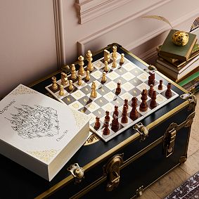 Harry Potter<sup>&trade;</sup> Hogwarts<sup>&trade;</sup> Castle Chess Set (9"x12")