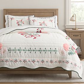 Hill House Home Bouquet Quilt