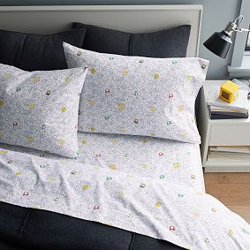 Super Mario<sup>&trade;</sup> Power-Up Glow-in-the-Dark Sheet Set