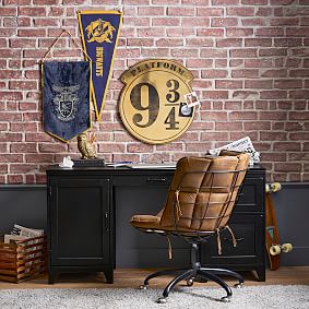 Harry Potter<sup>&trade;</sup> Platform 9 3/4<sup>&trade;</sup> Magnet Board