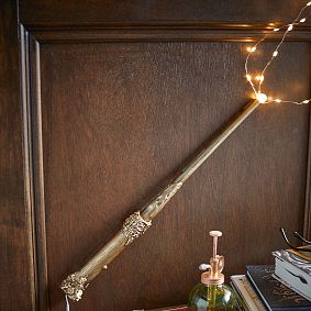 Harry Potter<sup>&trade;</sup> Enchanted Lit Wand Decor