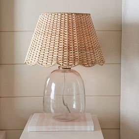 Emery Scallop Woven Shade Table Lamp (17")