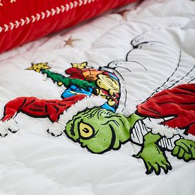 Dr. Seuss's The Grinch<sup>&trade;</sup> Tufted Quilt